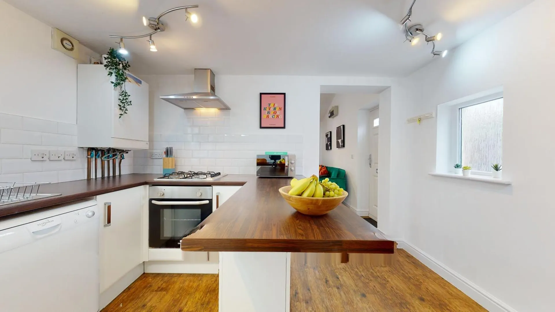 Cosy Cardiff Apartment And Patio 영국