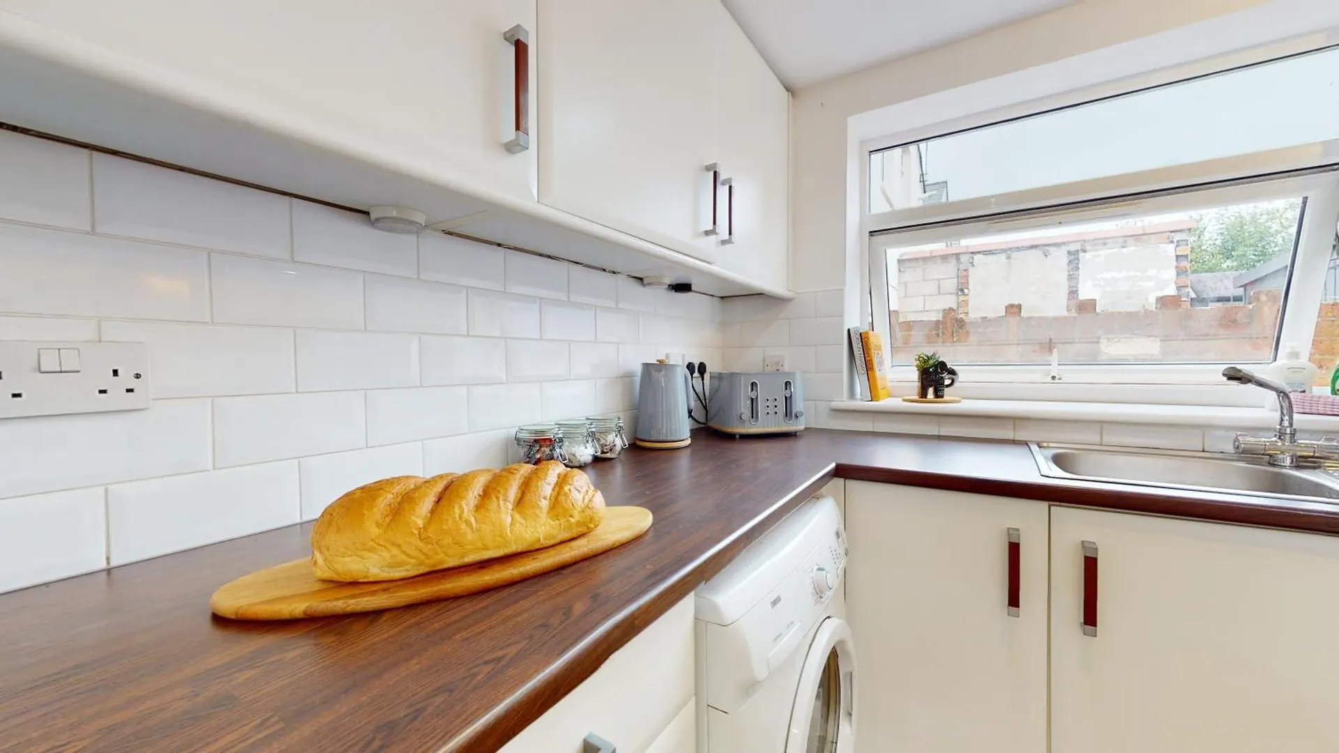 Cosy Cardiff Apartment And Patio 영국
