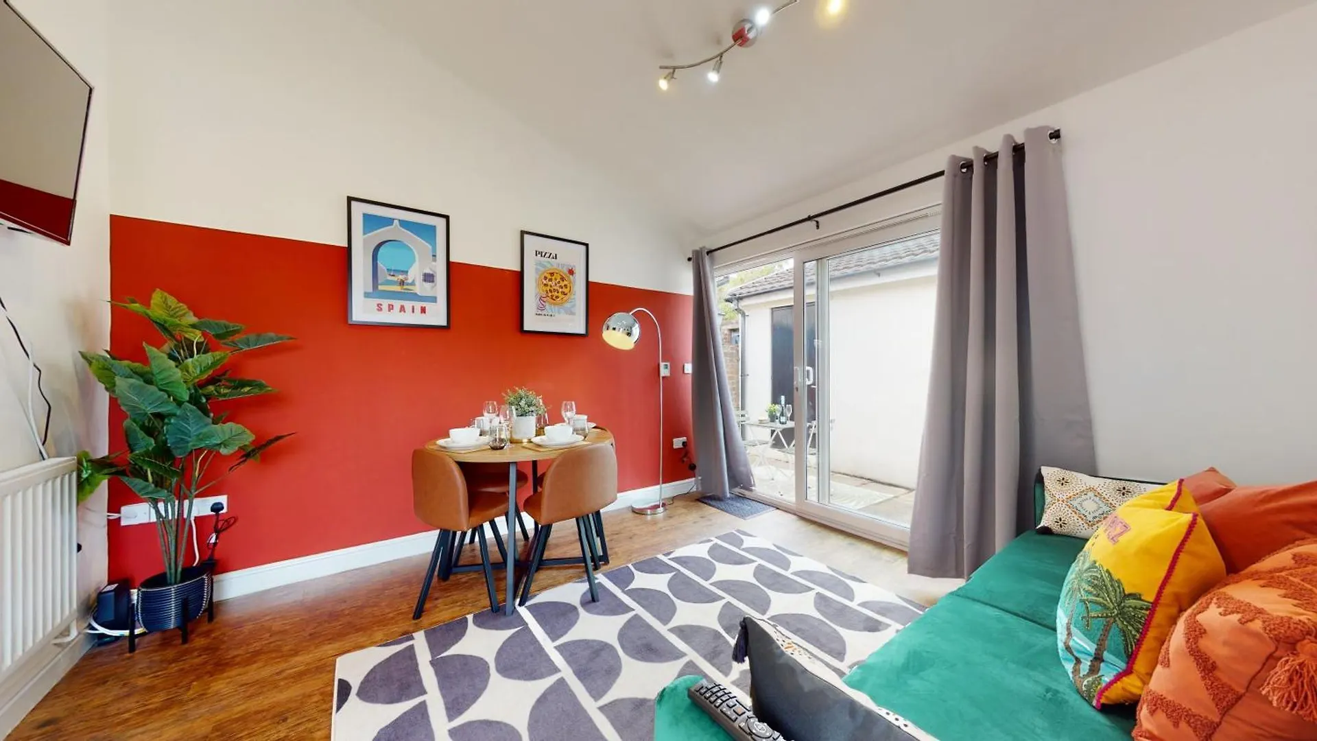 Cosy Cardiff Apartment And Patio