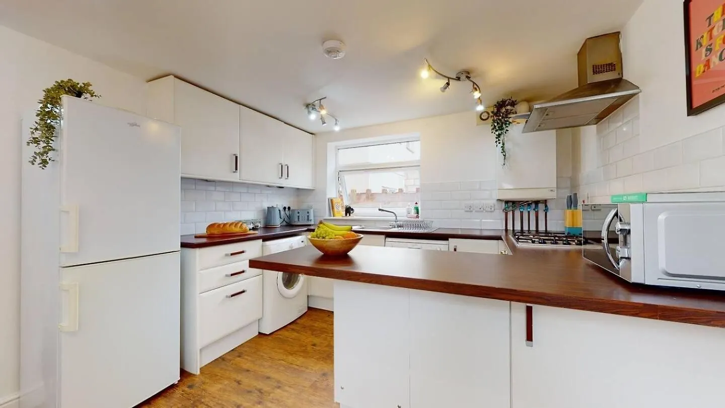 Cosy Cardiff Apartment And Patio