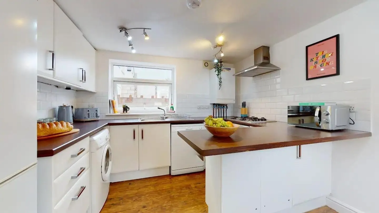 Cosy Cardiff Apartment And Patio